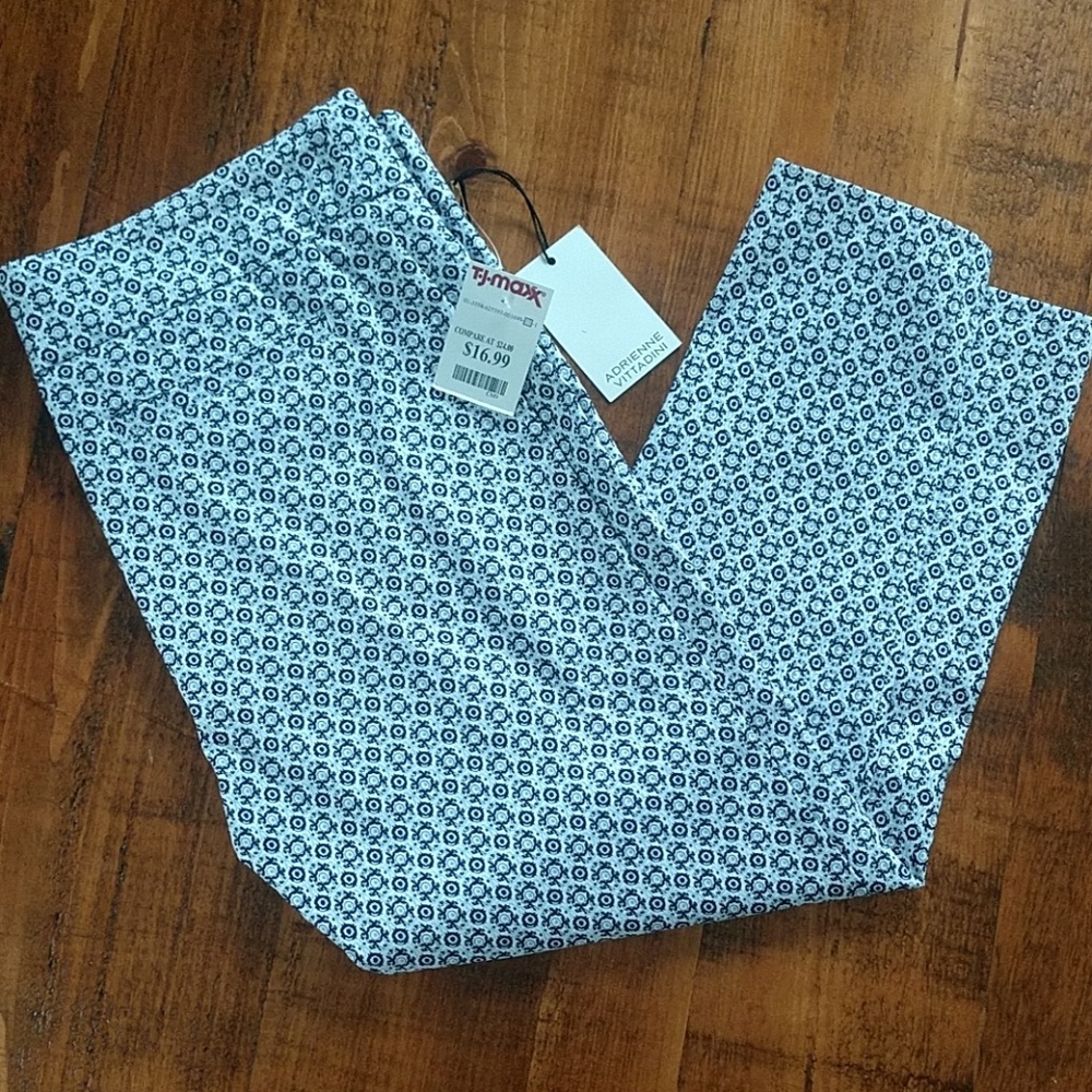 Adrienne Vittadini Capri Pants